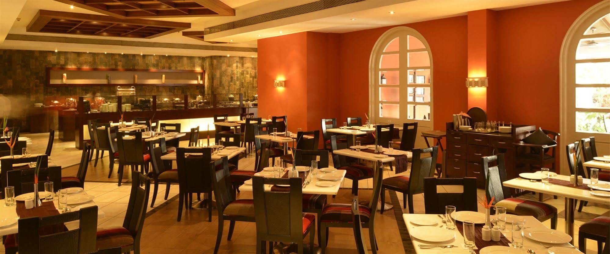 Club Mahindra Emerald Palms, Goa Бенаулим Екстериор снимка